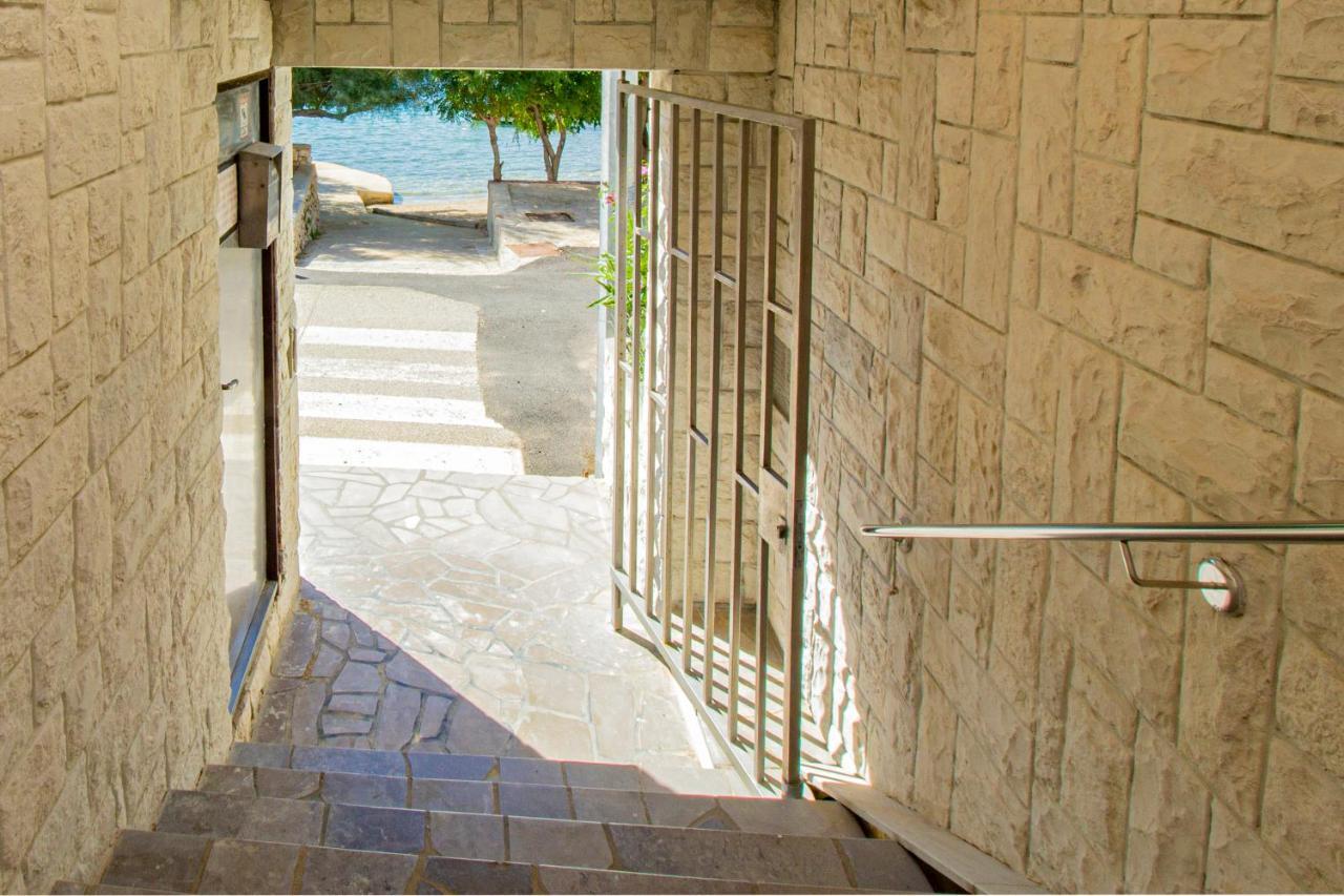 شقة Galapagus Privat Beach & Boat Dock ميتغنا المظهر الخارجي الصورة