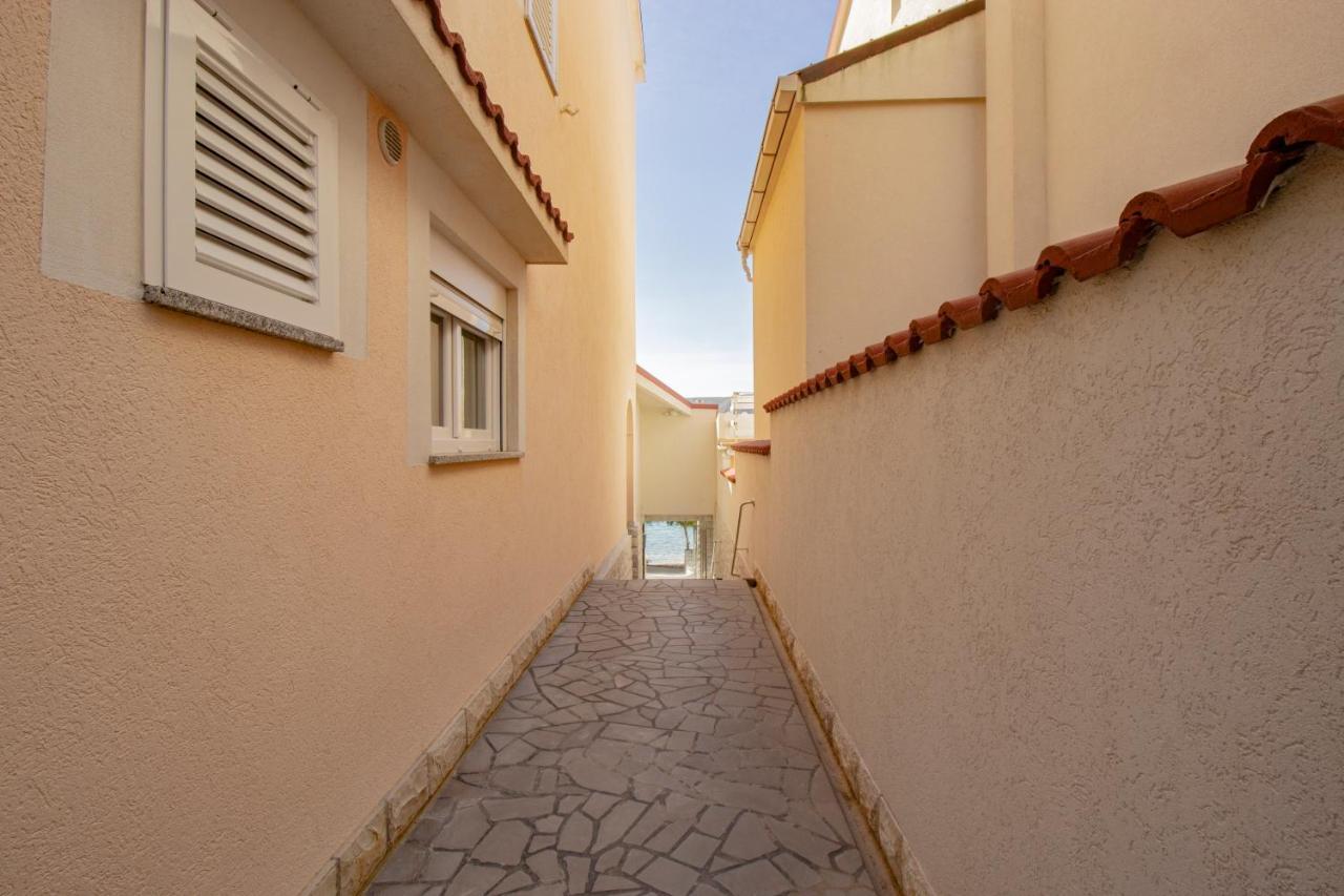 شقة Galapagus Privat Beach & Boat Dock ميتغنا المظهر الخارجي الصورة
